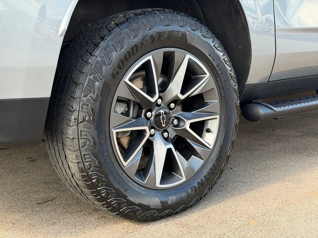 Used 2024 Chevrolet Suburban Z71 w/ Luxury Package AWD/4WD image 28
