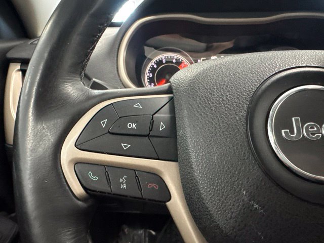Used 2016 Jeep Cherokee Latitude w/ Cold Weather Group AWD/4WD image 32