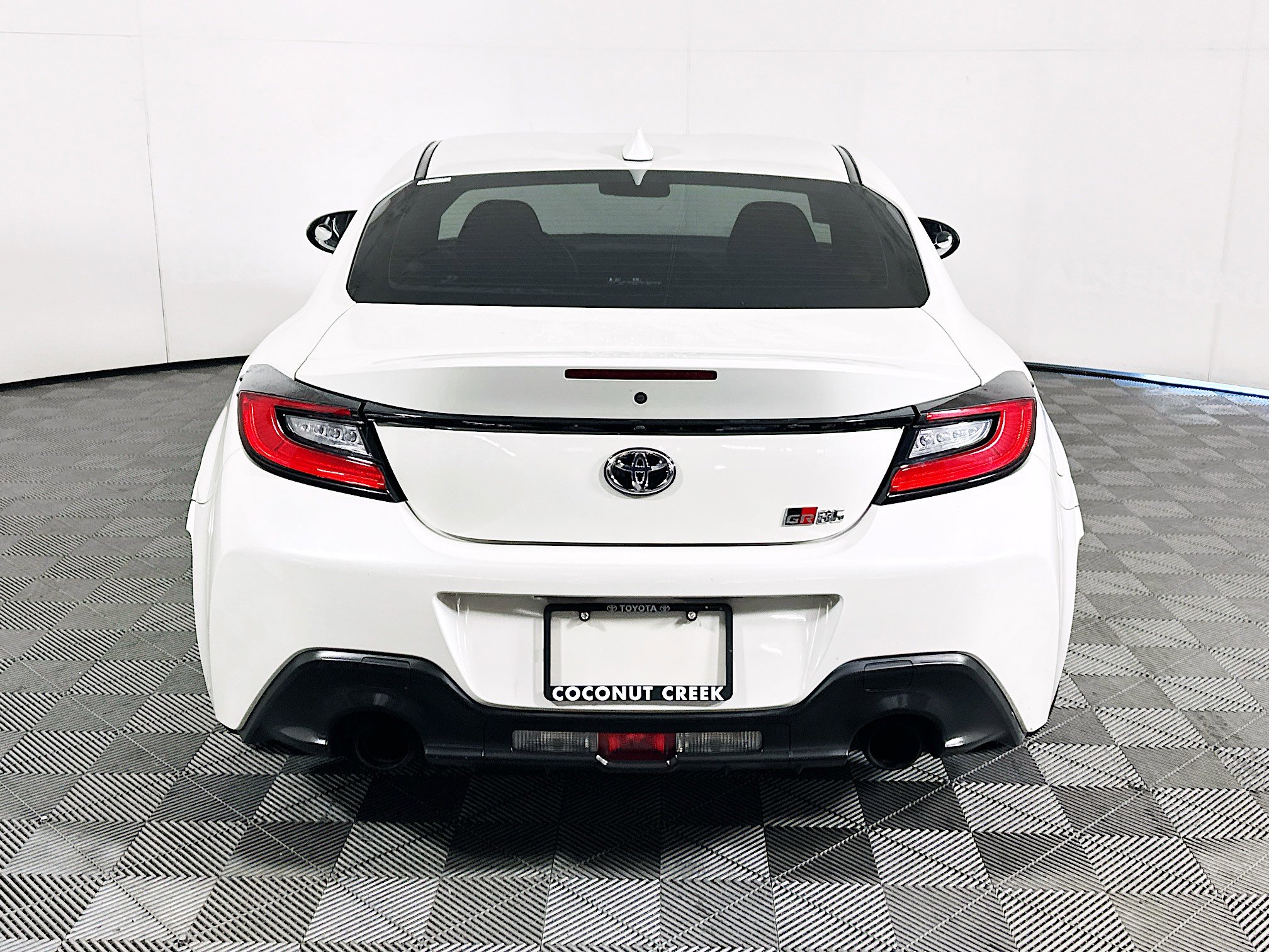 Used 2022 Toyota GR86 w/ ALL Weather Mat Package (TMS) RWD image 4