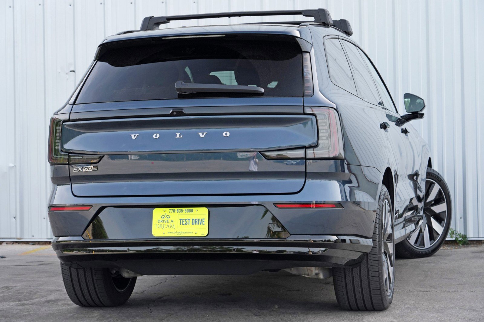 Used 2025 Volvo EX90 Ultra AWD/4WD image 3