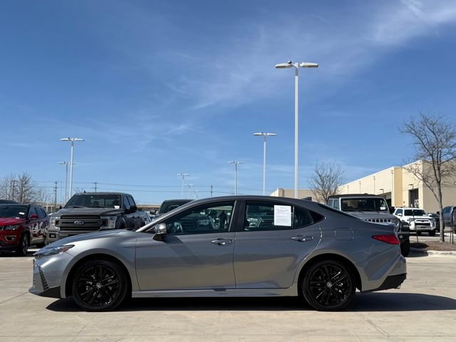 Used 2025 Toyota Camry SE image 8