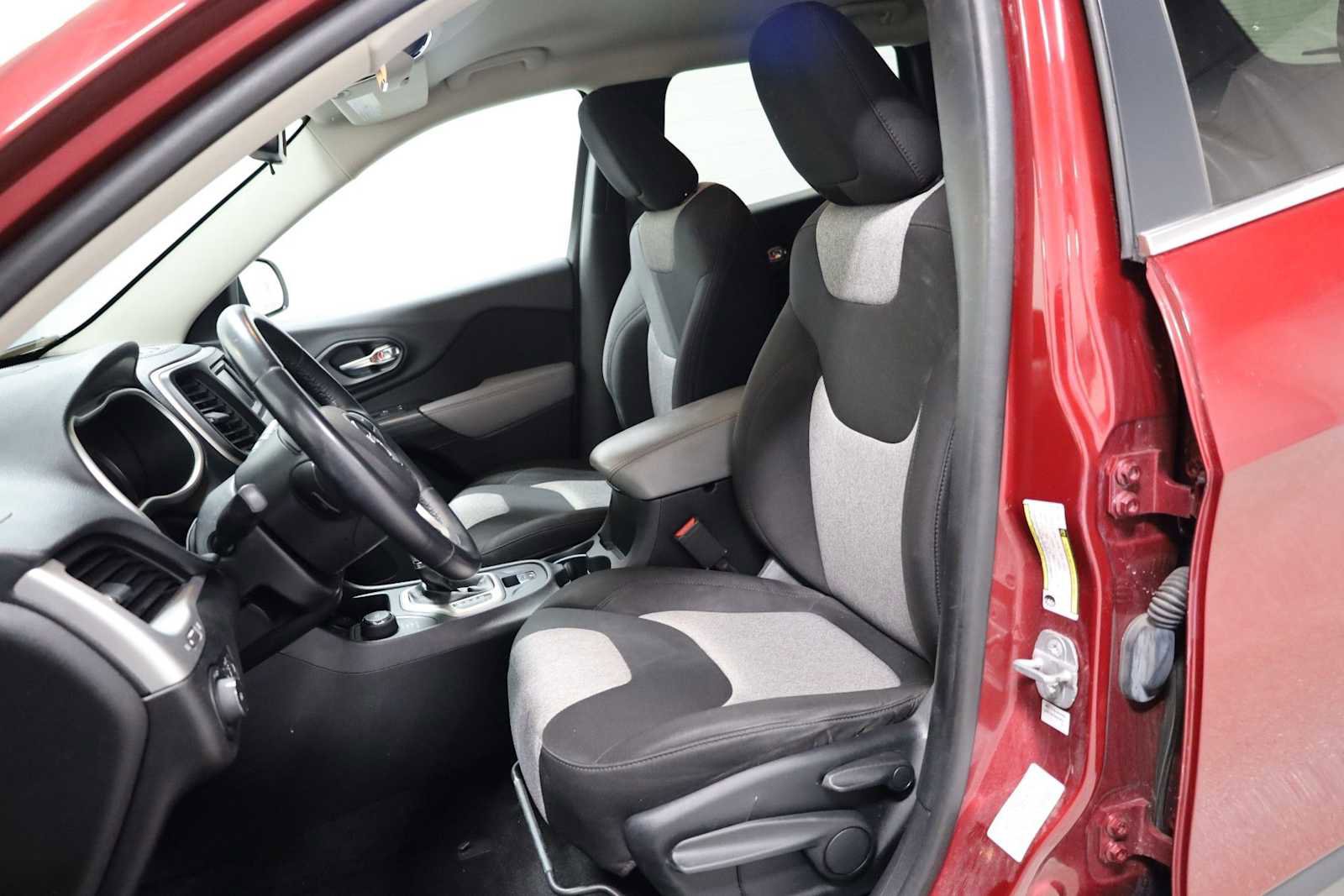 Used 2014 Jeep Cherokee Latitude image 5