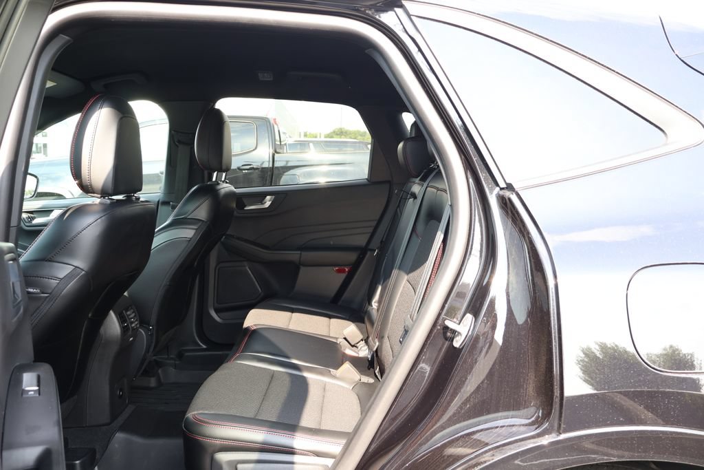 Used 2024 Ford Escape ST-Line w/ Tech Pack #1 AWD/4WD image 29