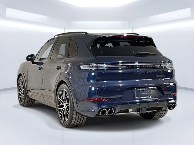 New 2026 Porsche Cayenne GTS image 3