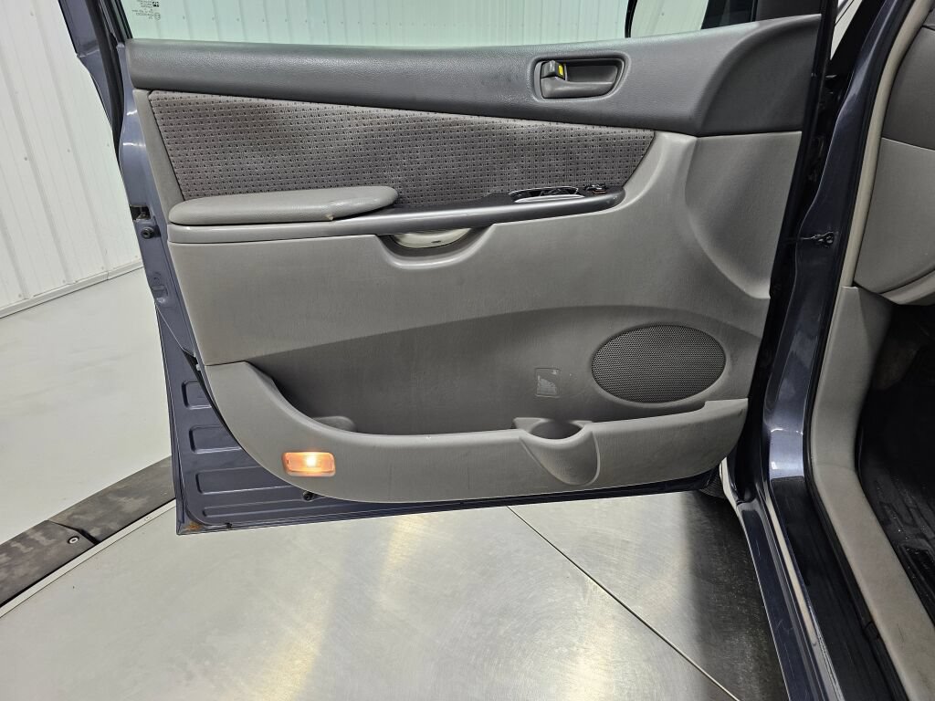 Used 2006 Toyota Sienna LE FWD image 29