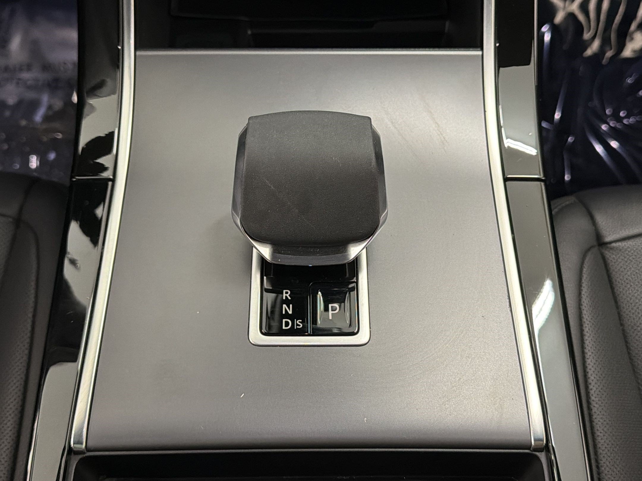 Used 2025 Land Rover Range Rover Evoque Dynamic SE AWD/4WD image 17