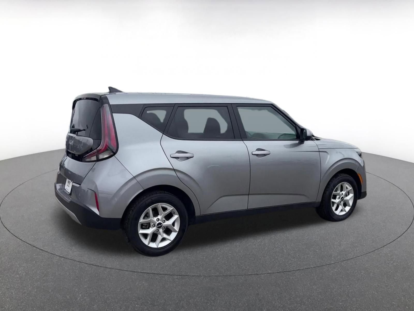 Used 2025 Kia Soul LX w/ LX Technology Package FWD image 15