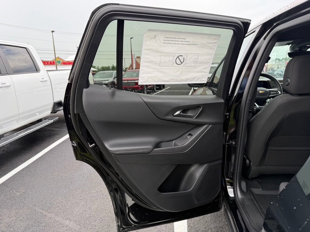 New 2027 Chevrolet Equinox LT w/ Safety and Technology Package AWD/4WD image 8