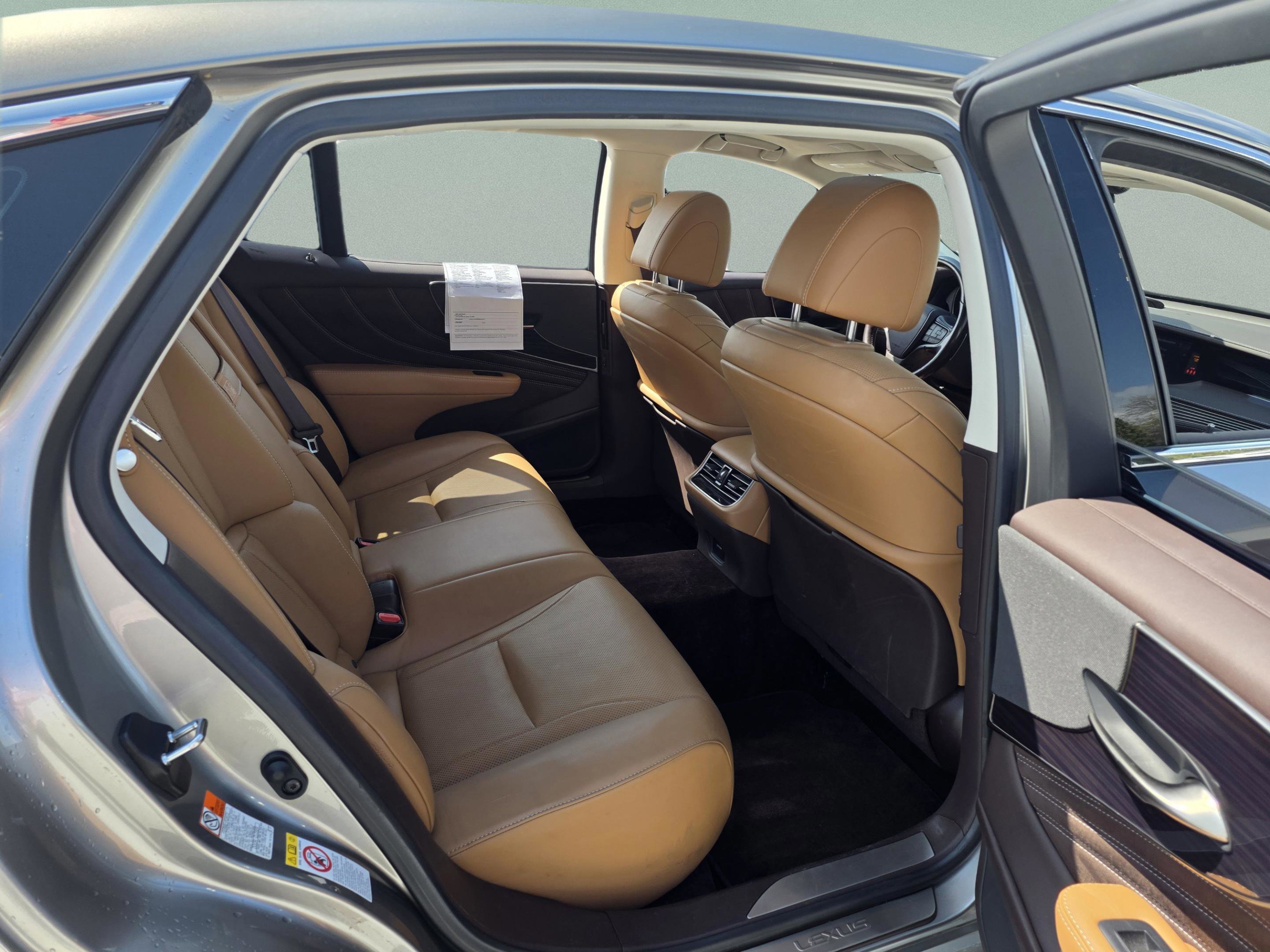 Used 2018 Lexus LS 500 w/ Accessory Package (Z2) image 27