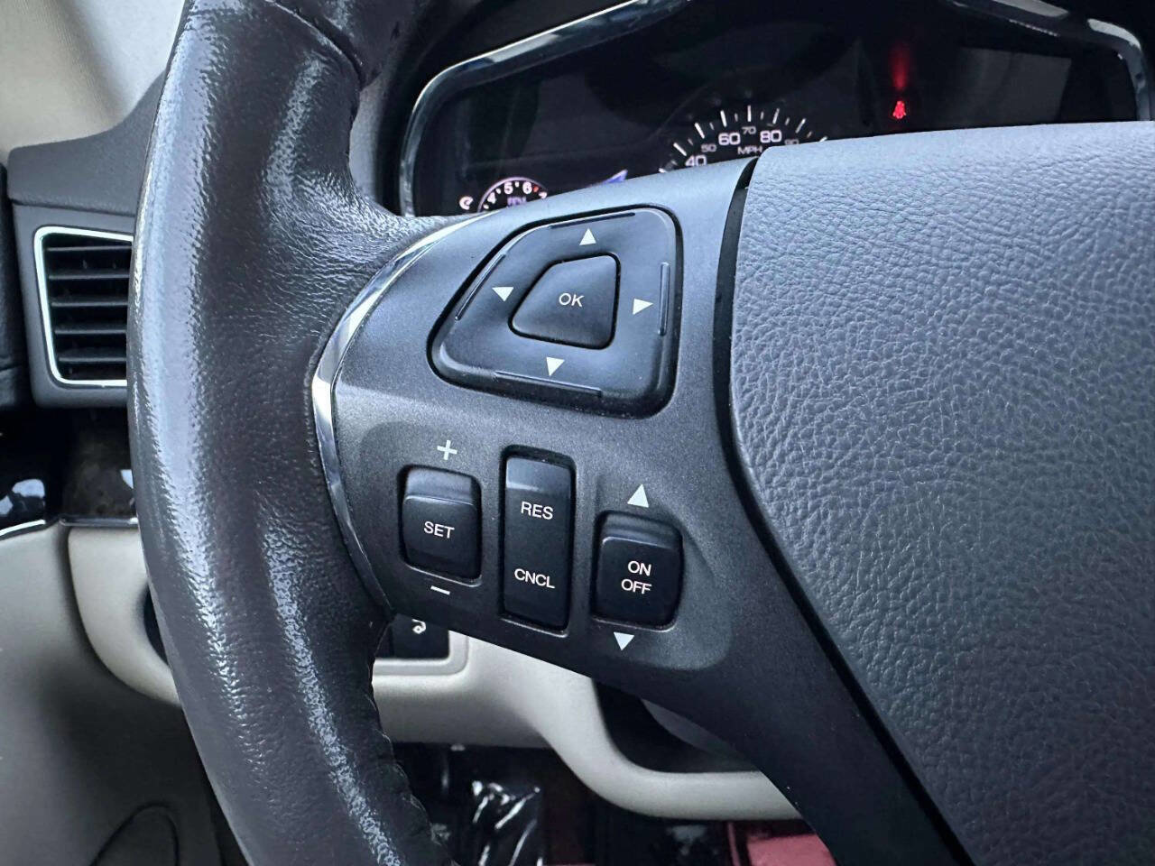 Used 2013 Lincoln MKT AWD image 26