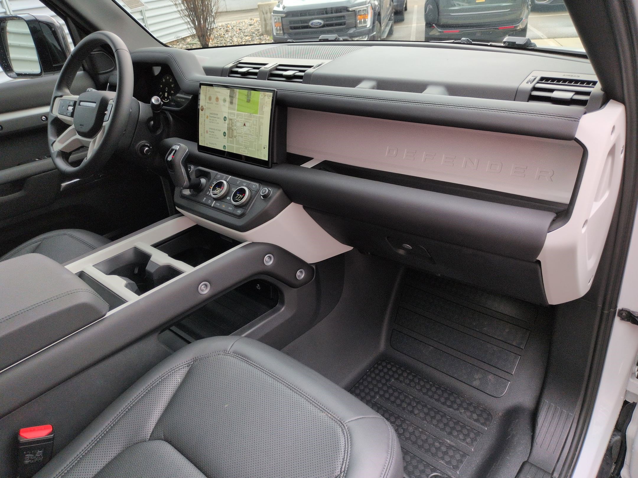 Used 2025 Land Rover Defender 110 S image 32