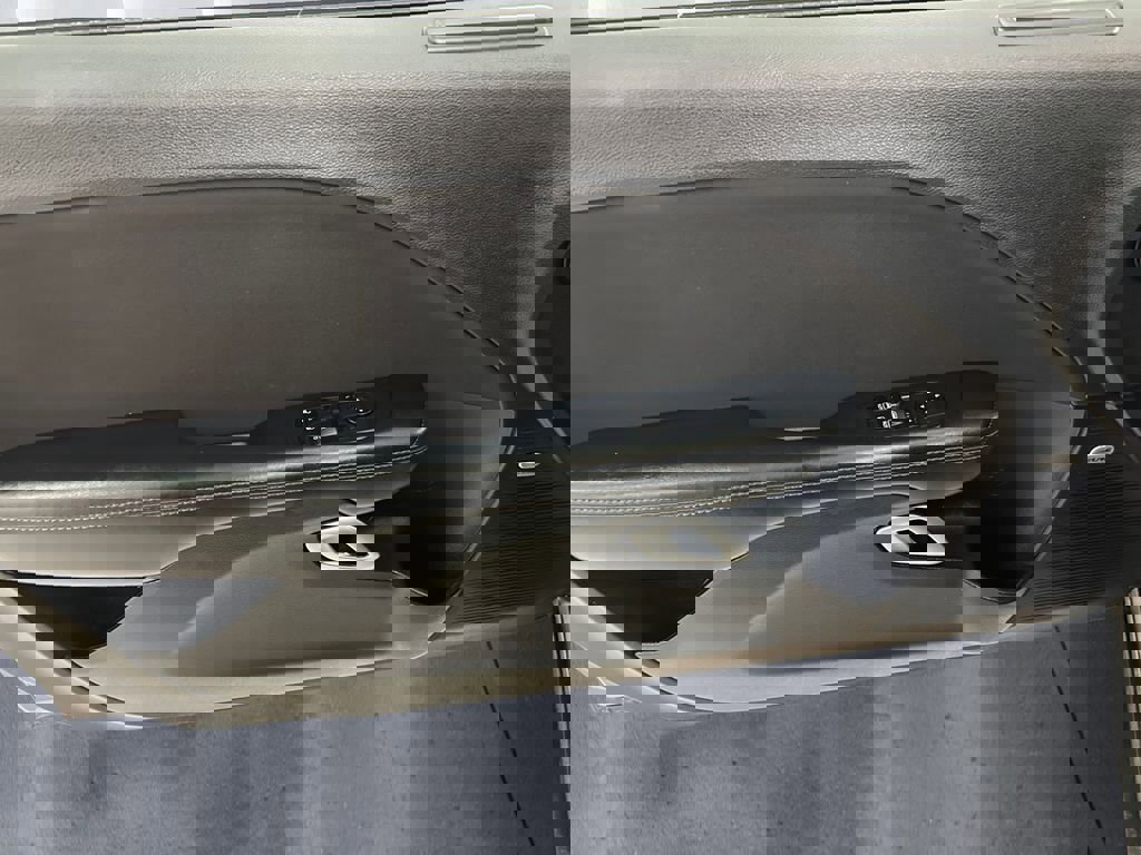 Used 2023 Dodge Challenger SXT image 12