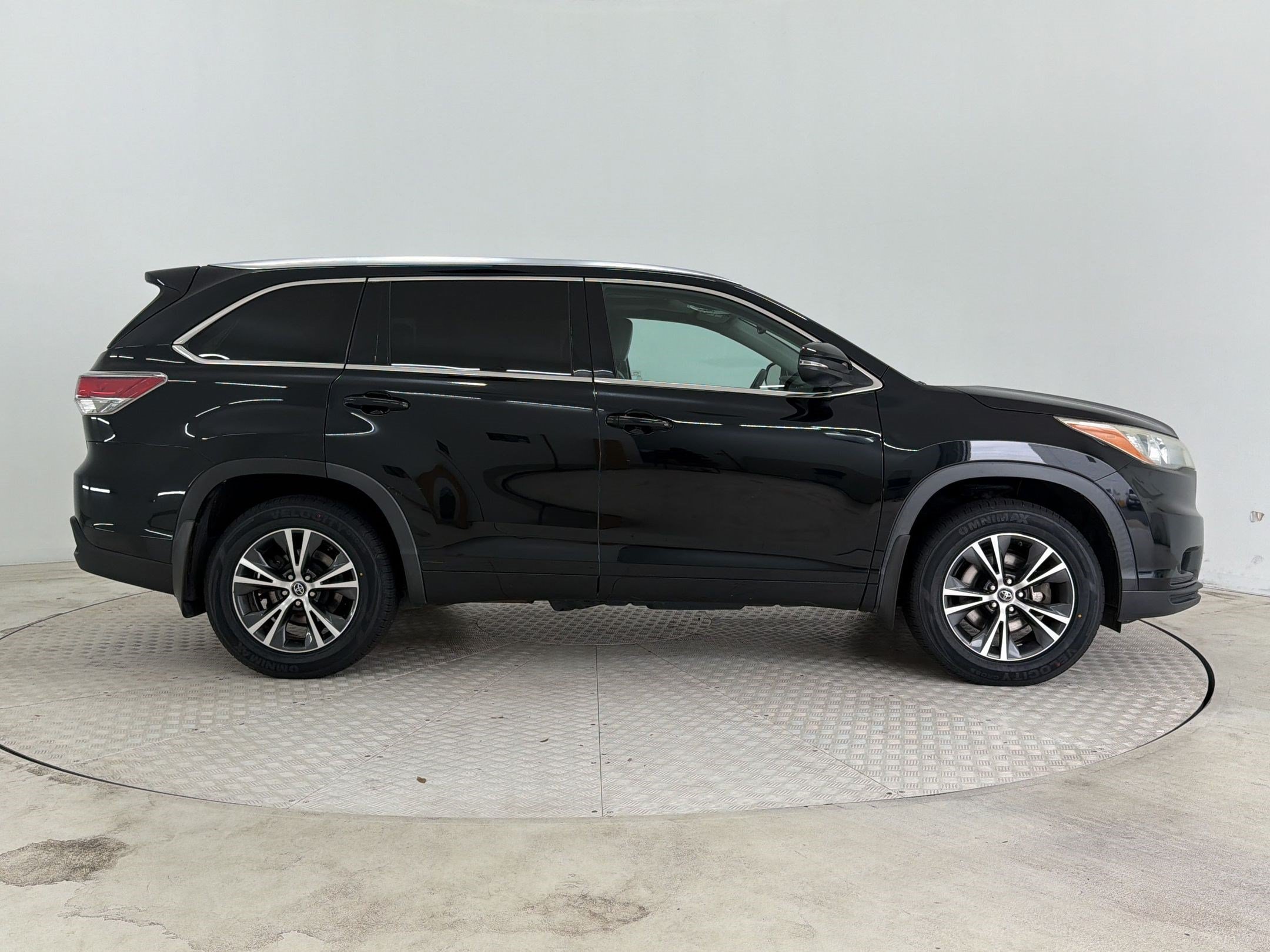 Used 2016 Toyota Highlander XLE AWD/4WD image 8