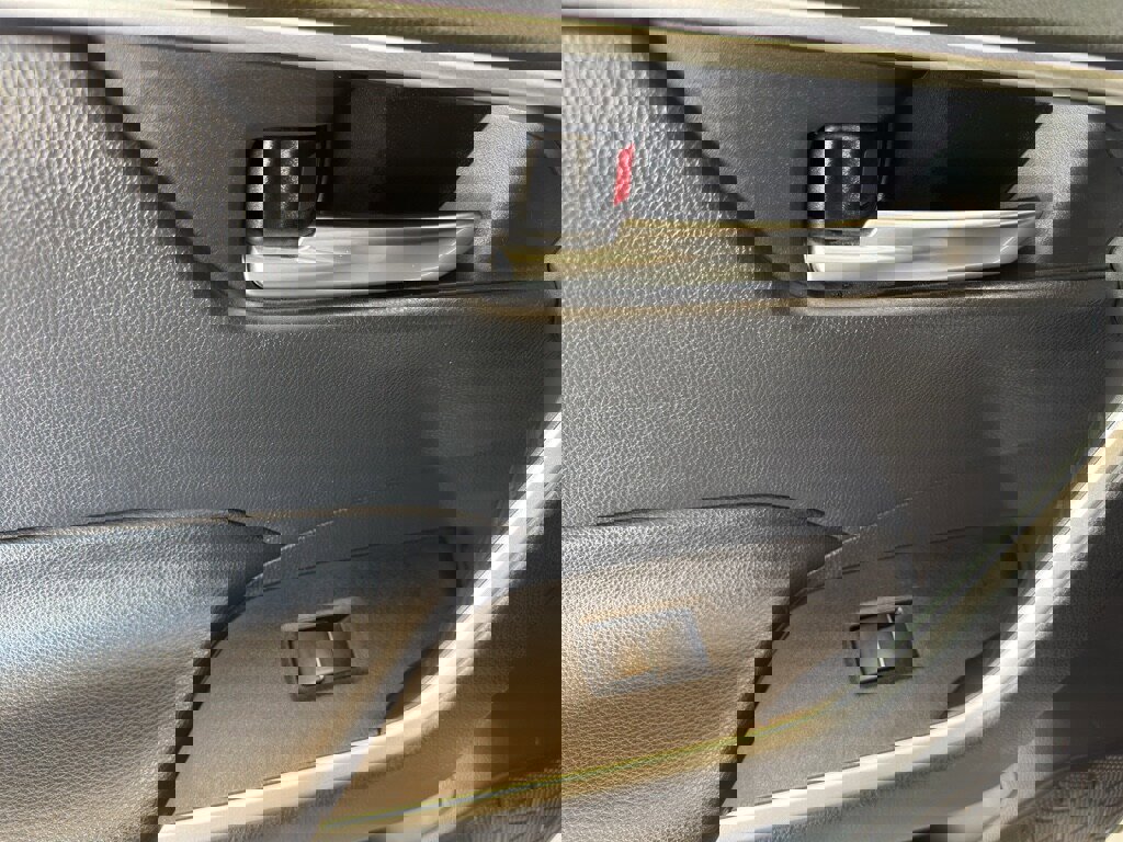 Used 2021 Toyota RAV4 XLE Premium image 11