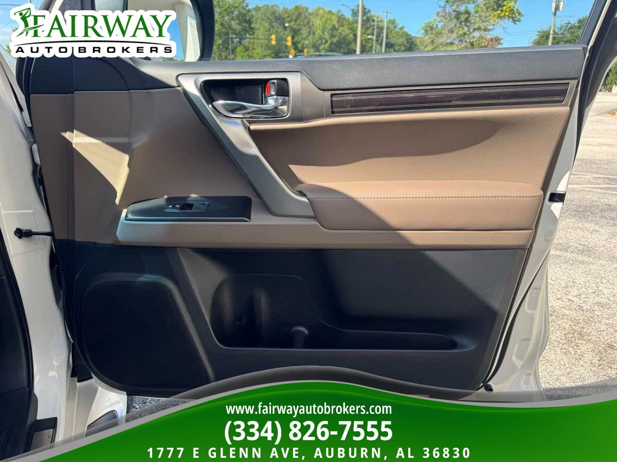 Used 2023 Lexus GX 460 Premium w/ Accessory Package AWD/4WD image 31