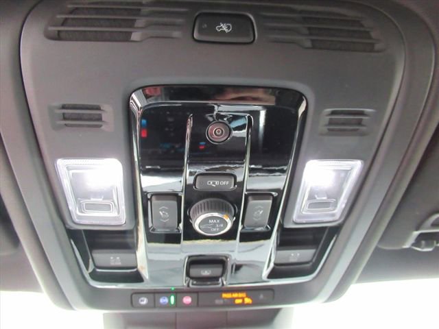 Certified 2025 Cadillac Escalade Premium Luxury w/ LPO, Radiant Package image 29