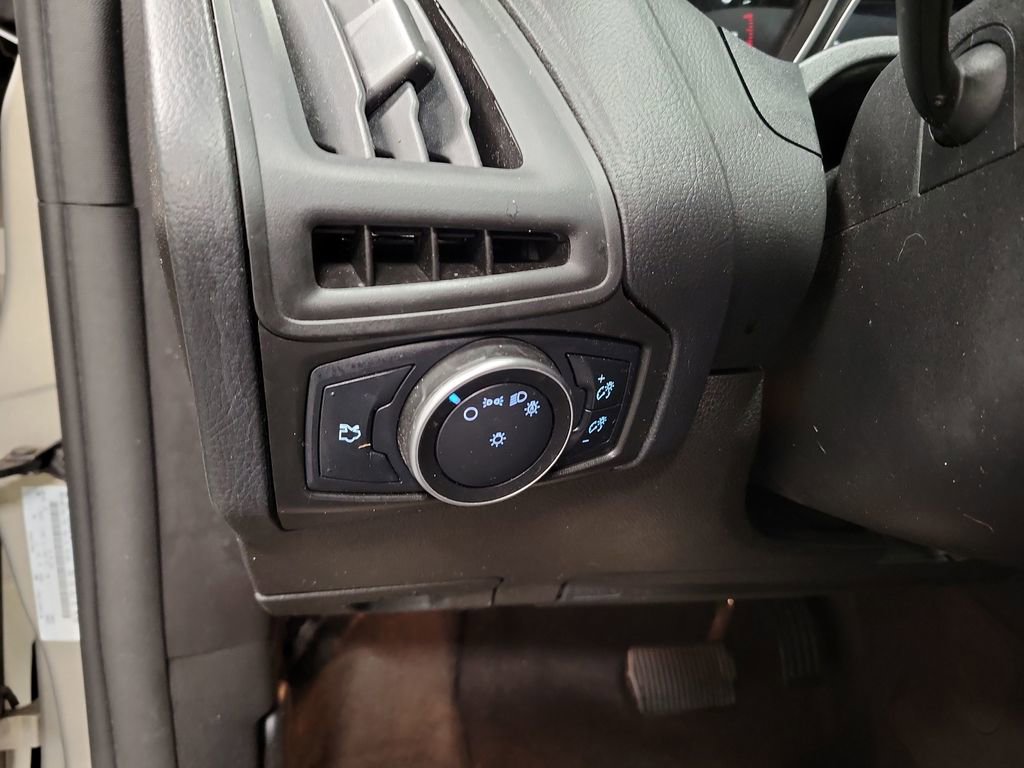 Used 2016 Ford Focus SE image 22