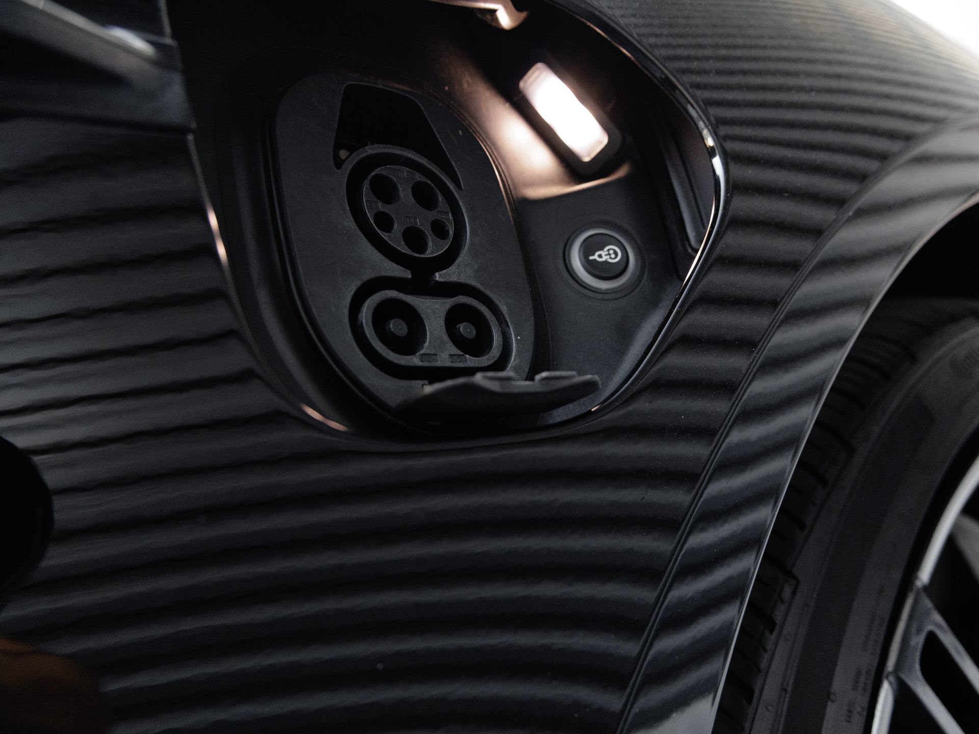 Certified 2021 Porsche Taycan Turbo AWD/4WD image 38