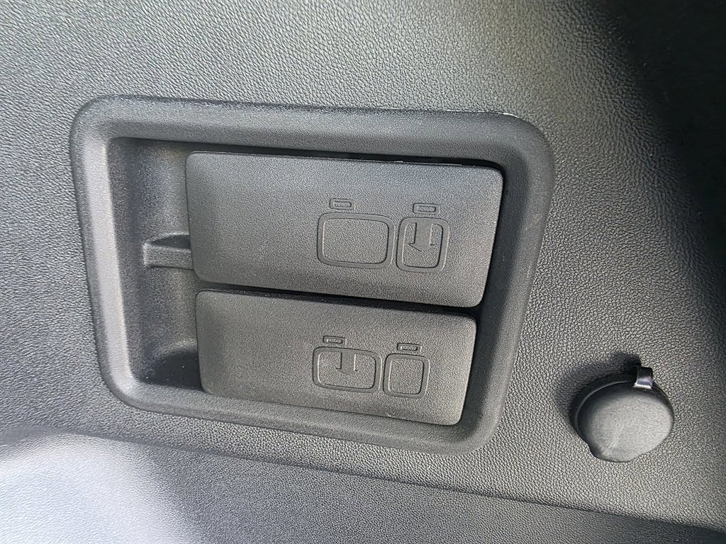 Used 2018 Chevrolet Equinox LT image 8