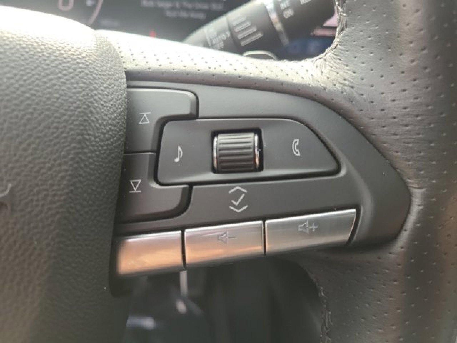 Used 2024 Cadillac XT4 Sport image 28
