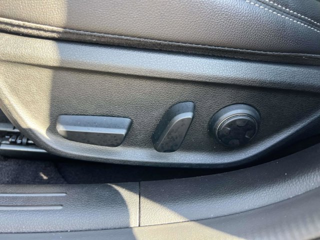 Used 2025 Genesis G70 2.5T AWD/4WD image 17