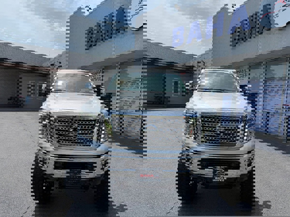 Used 2017 Nissan Titan SL image 12