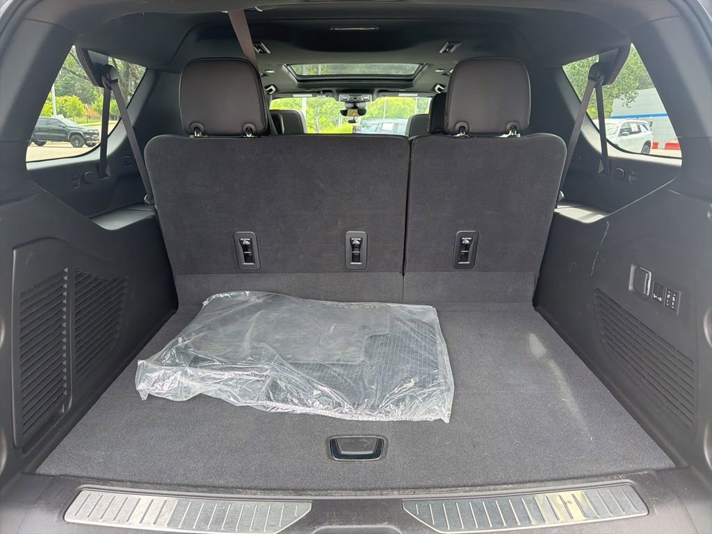 Used 2023 Chevrolet Suburban High Country AWD/4WD image 19
