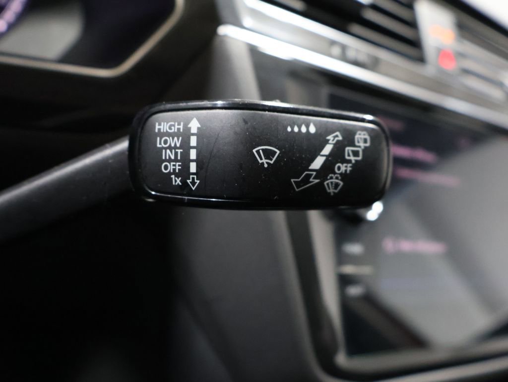 Used 2018 Volkswagen Tiguan SEL Premium w/ 3rd Row Seat Package image 39