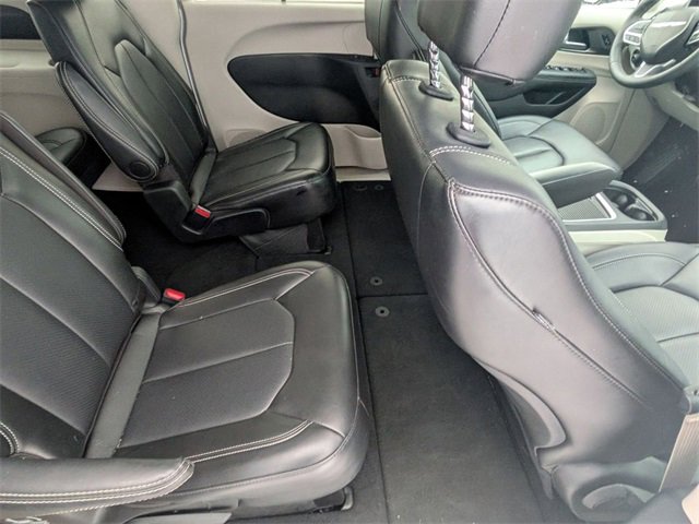 Used 2024 Chrysler Pacifica Touring-L image 29