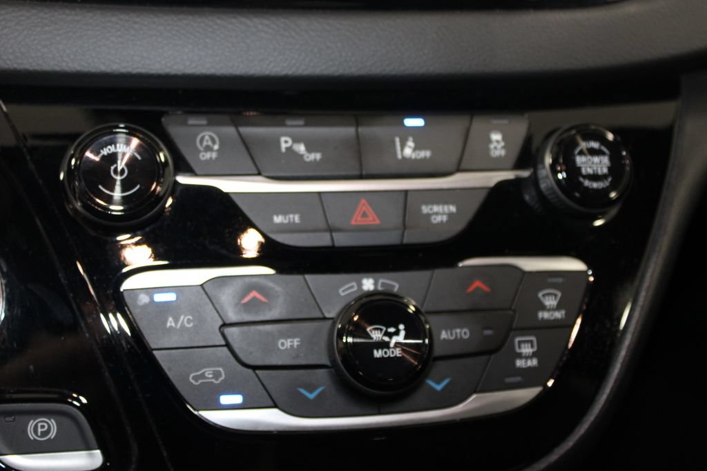 Used 2025 Chrysler Pacifica Select FWD image 43