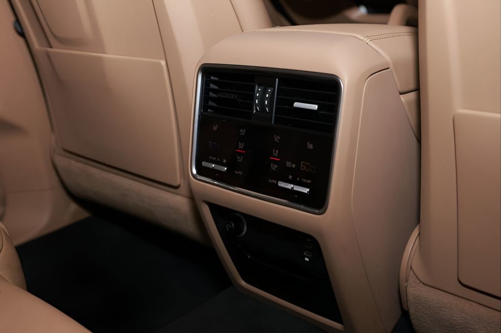 Used 2021 Porsche Cayenne S w/ Premium Package Plus image 19