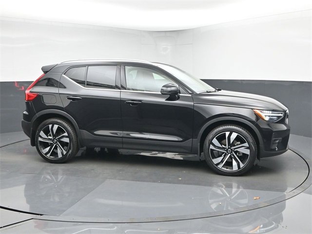 Used 2024 Volvo XC40 B5 Plus w/ Protection Package Premier image 5