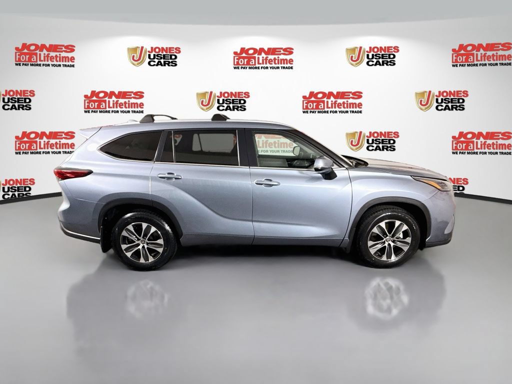 Used 2023 Toyota Highlander XLE AWD/4WD image 17
