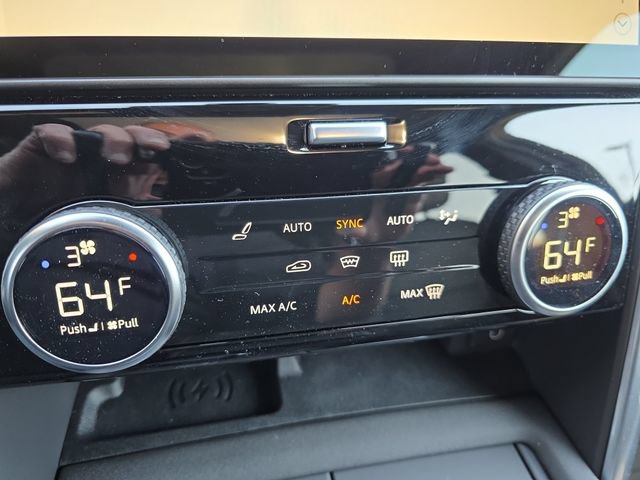New 2026 Land Rover Discovery Limited Edition AWD/4WD image 17
