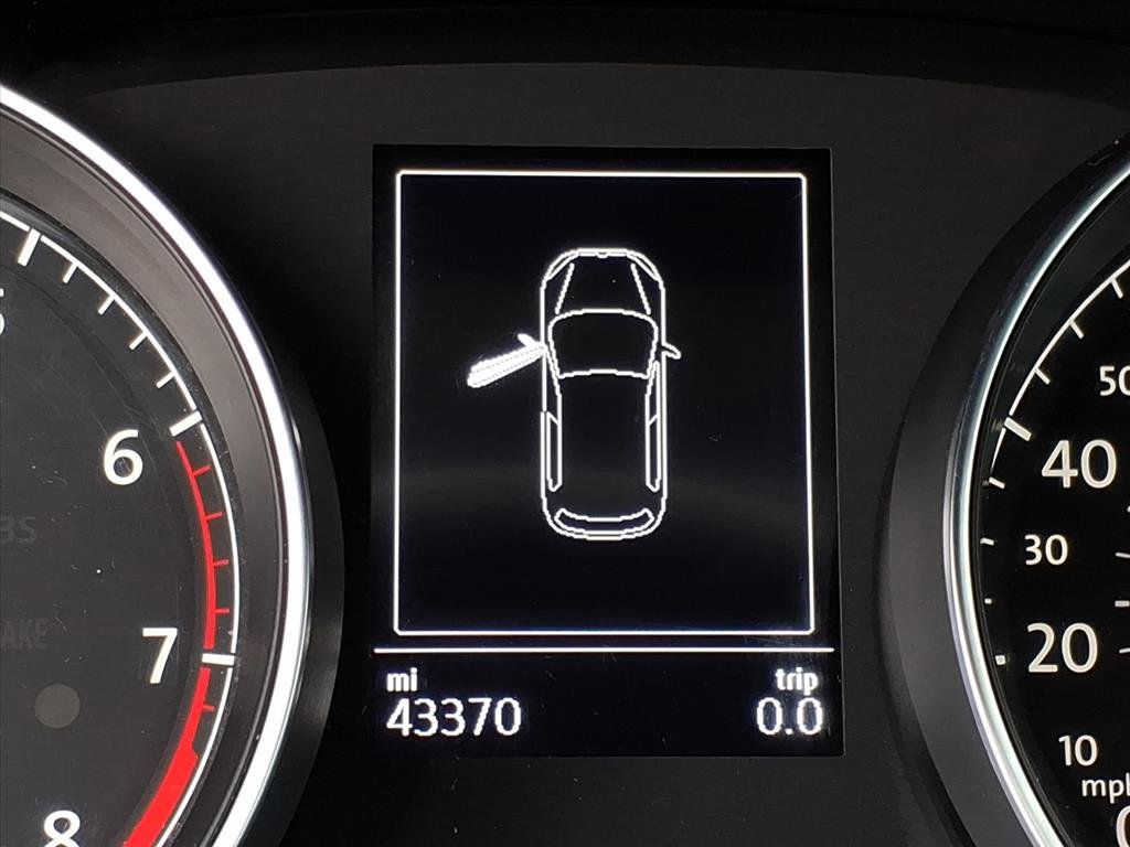 Used 2018 Volkswagen Golf S image 26