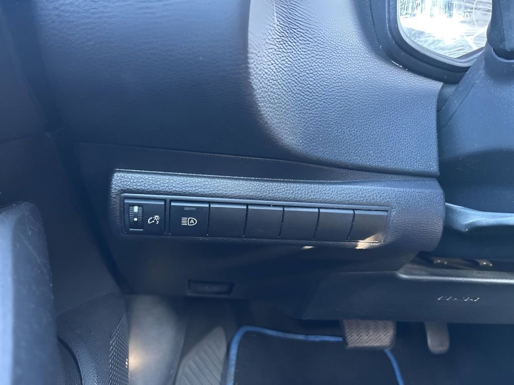 Used 2020 Toyota Corolla LE image 16