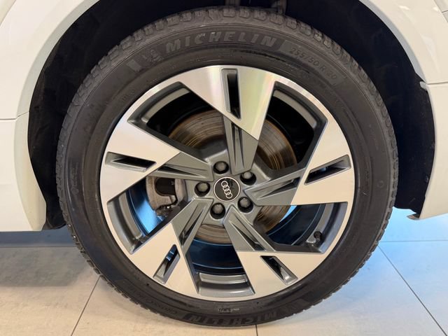 Used 2021 Audi e-tron Premium w/ Convenience Plus Package AWD/4WD image 40