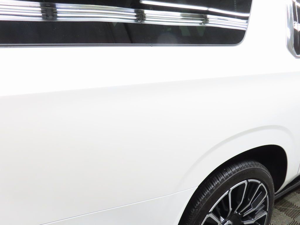 Used 2025 Chevrolet Suburban High Country AWD/4WD image 33