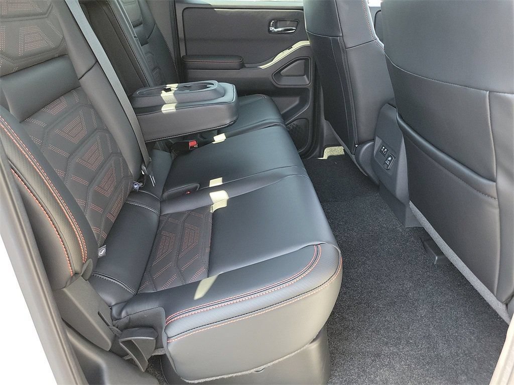 New 2025 Nissan Frontier PRO-4X w/ Pro Premium Package AWD/4WD image 15
