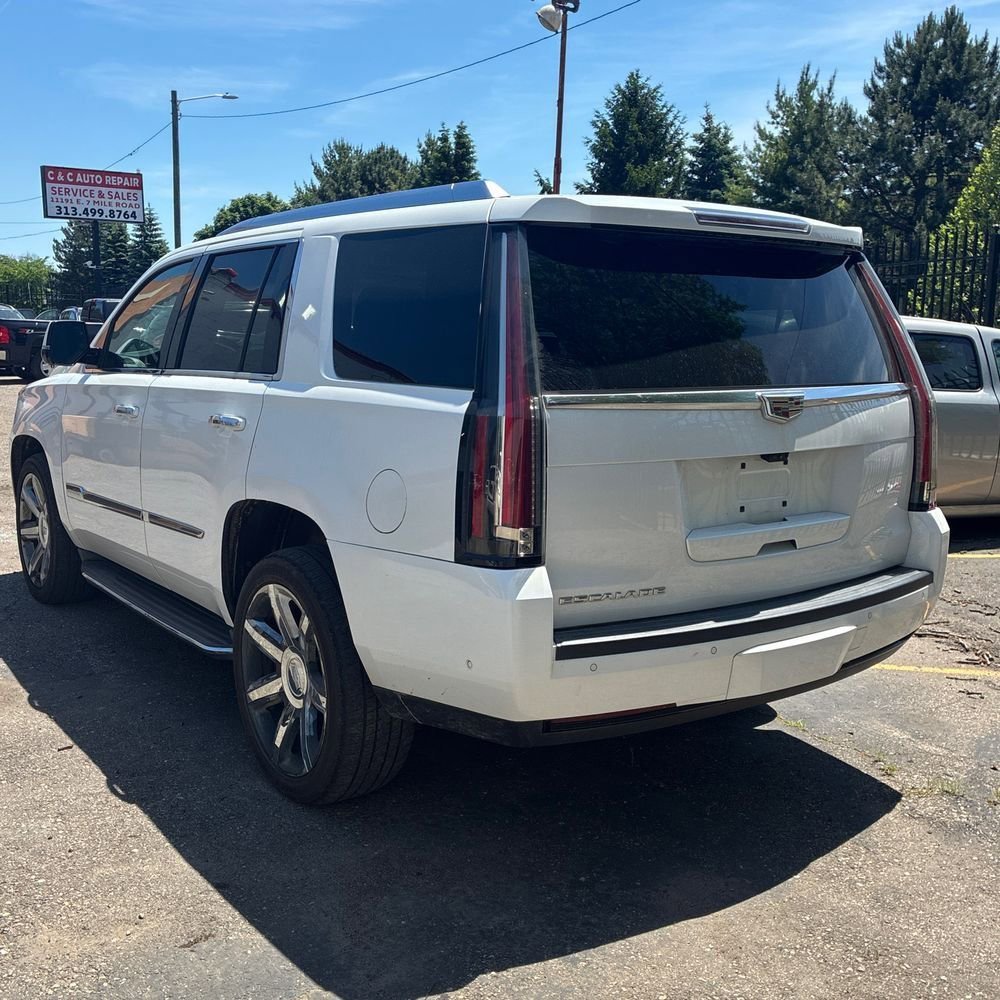 Used 2017 Cadillac Escalade Luxury AWD/4WD image 6
