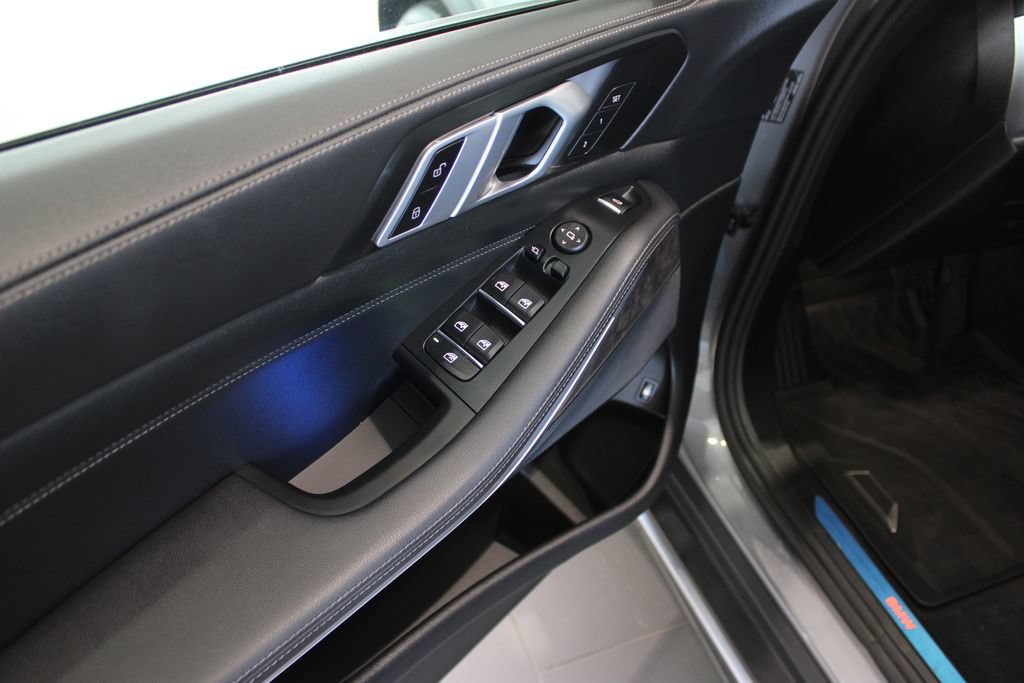Used 2025 BMW X5 xDrive50e AWD/4WD image 30
