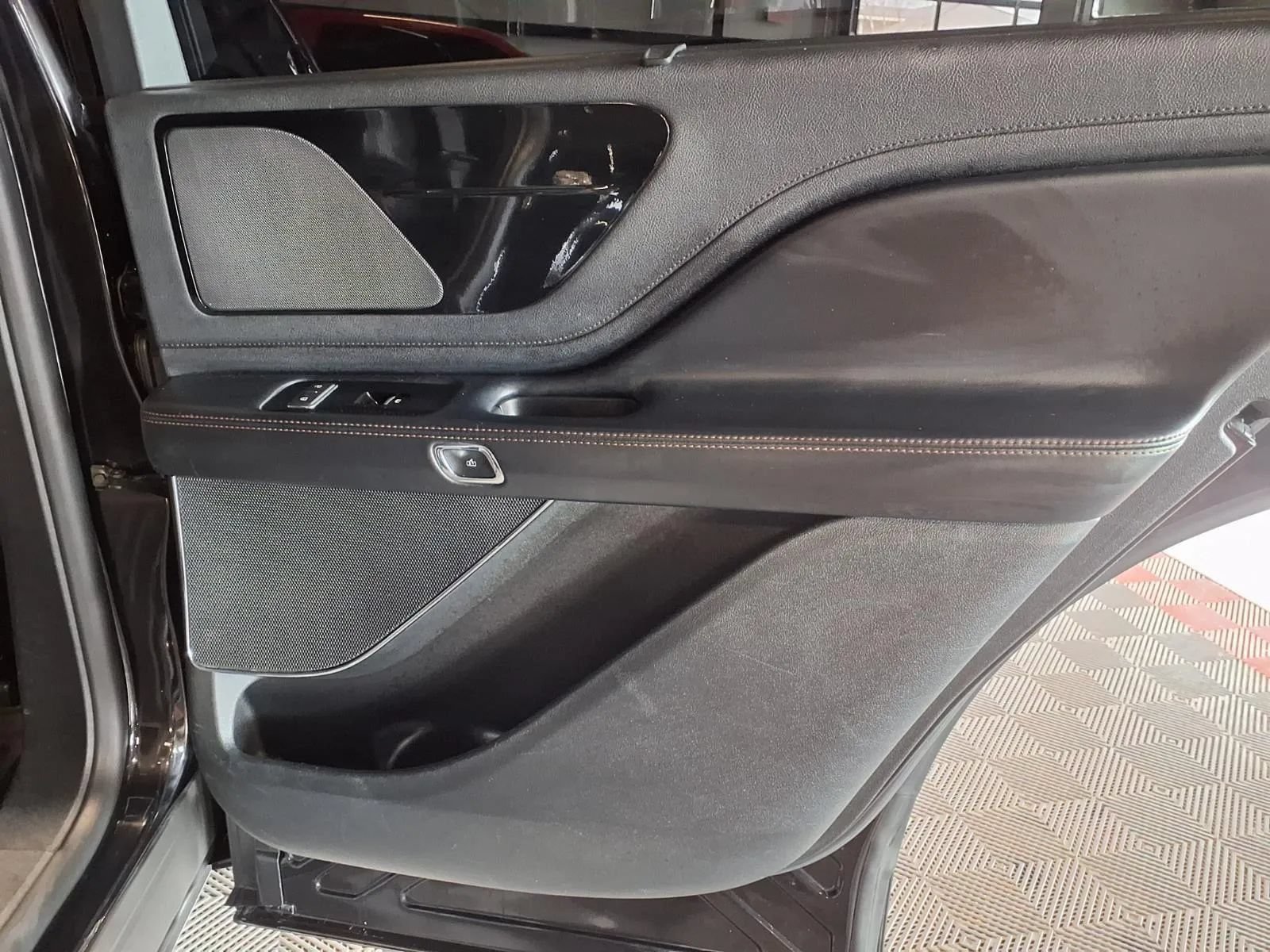 Used 2022 Lincoln Aviator AWD image 11