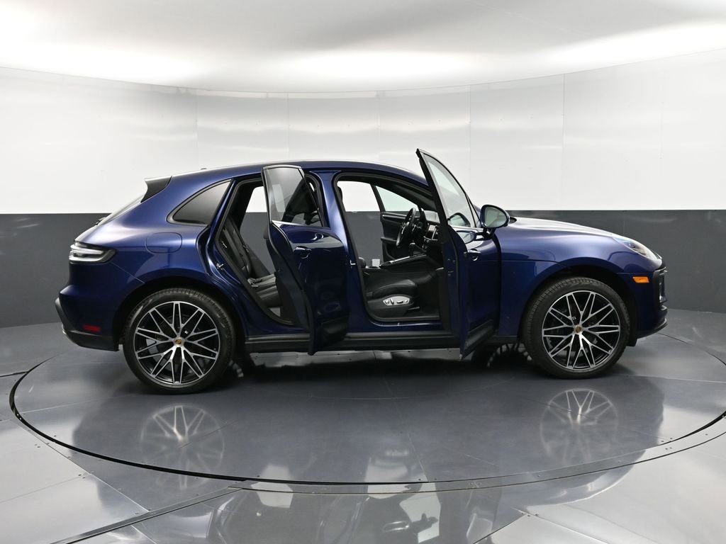 Certified 2025 Porsche Macan image 36