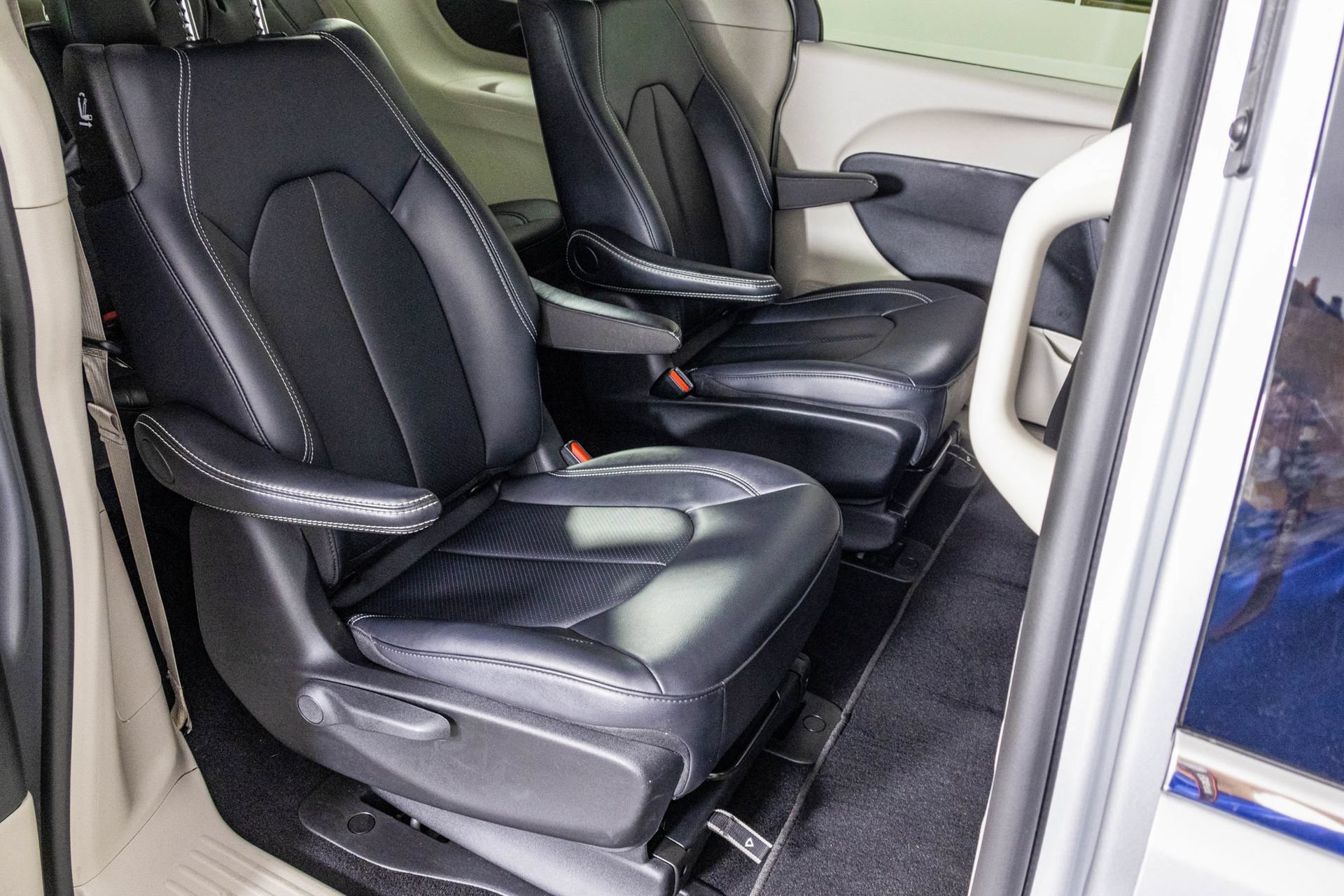 Used 2024 Chrysler Pacifica Limited FWD image 43