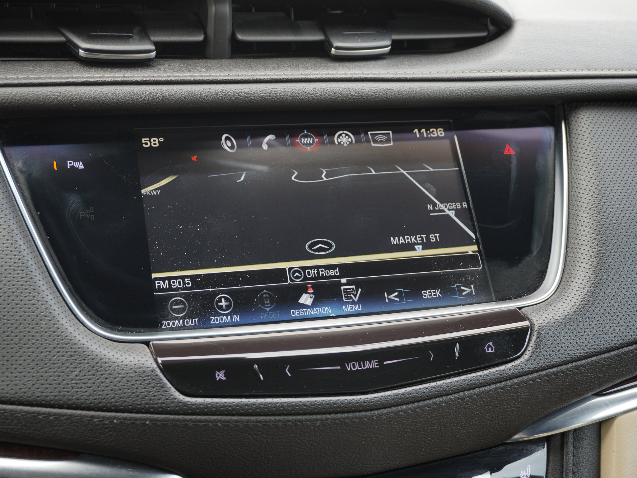 Used 2018 Cadillac XT5 Luxury w/ Driver Awareness Package image 24