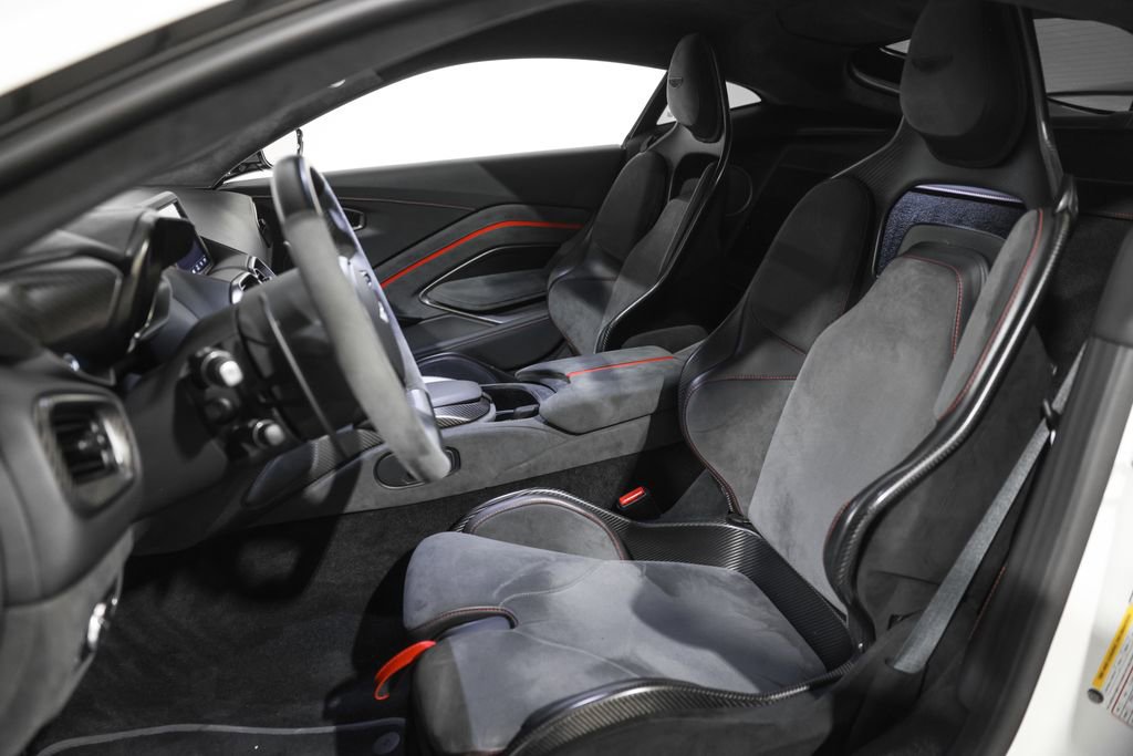 Used 2023 Aston Martin V8 Vantage Coupe RWD image 29