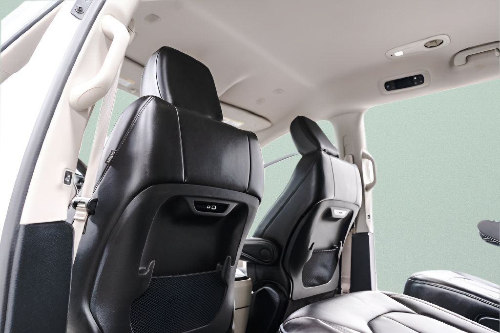 Used 2024 Chrysler Pacifica Touring-L FWD image 29