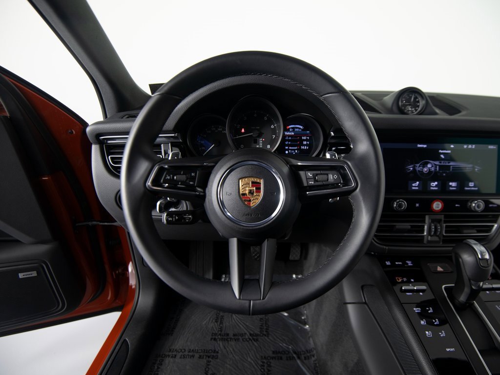 Certified 2025 Porsche Macan image 18