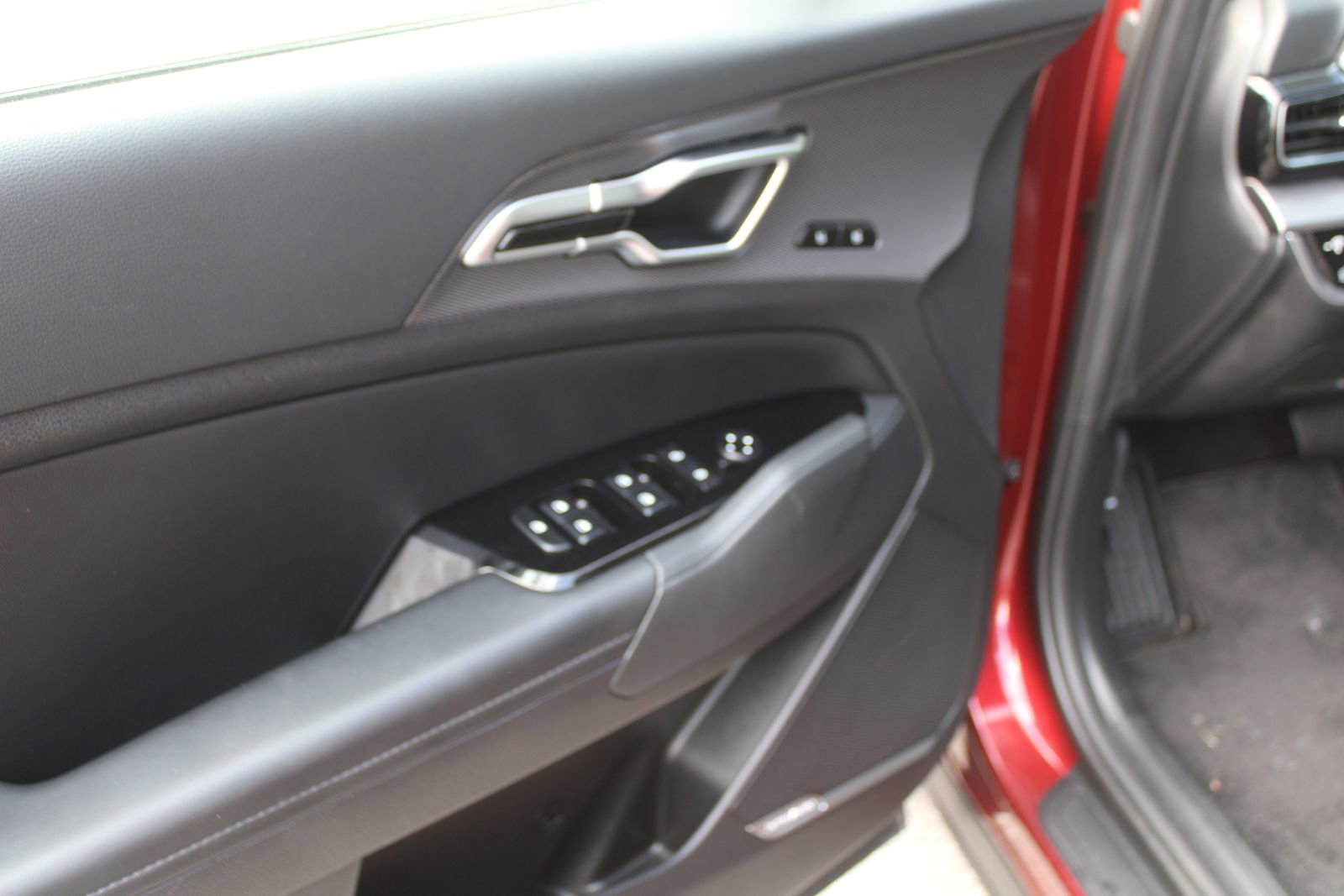 Certified 2025 Kia Sportage SX FWD image 19