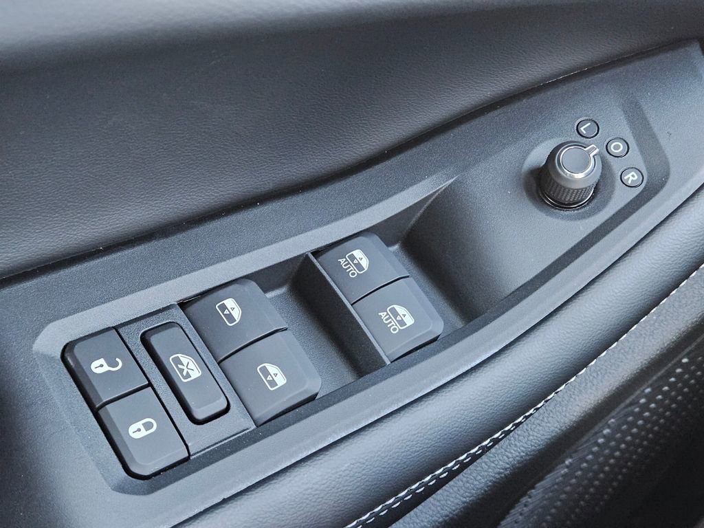 New 2025 Jeep Grand Cherokee Laredo X w/ Luxury Tech Group I image 17